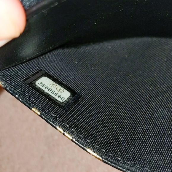 SOLD CHANEL*RARE* Paris-New York 2019 Graffiti WOC - Picture 15 of 16